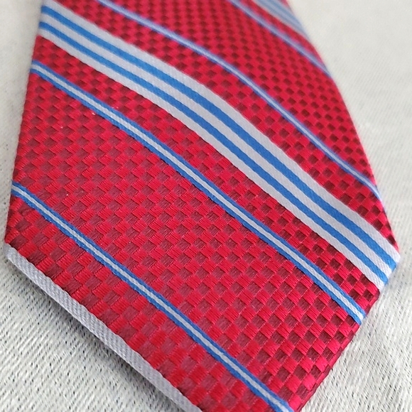 🆕️ JOS. A. BANK Signature Collection 100% Silk Red & Blue Striped Men's Tie - Picture 2 of 6